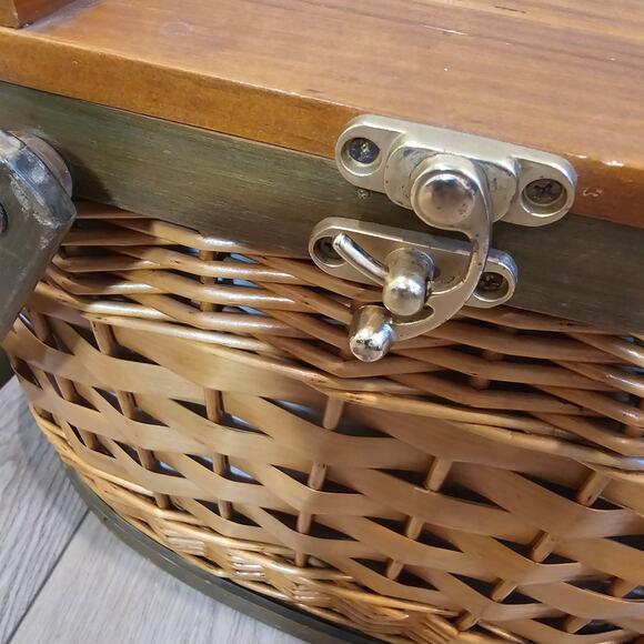 Vintage Wicker Picnic Basket with Wooden Top - Picture 4 of 8